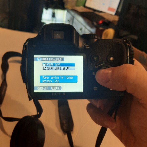 Fuji FinePix S8100fd Compact Digital Bridge Camera 10MP 27-86mm 18x Zoom Lens - Picture 4 of 14